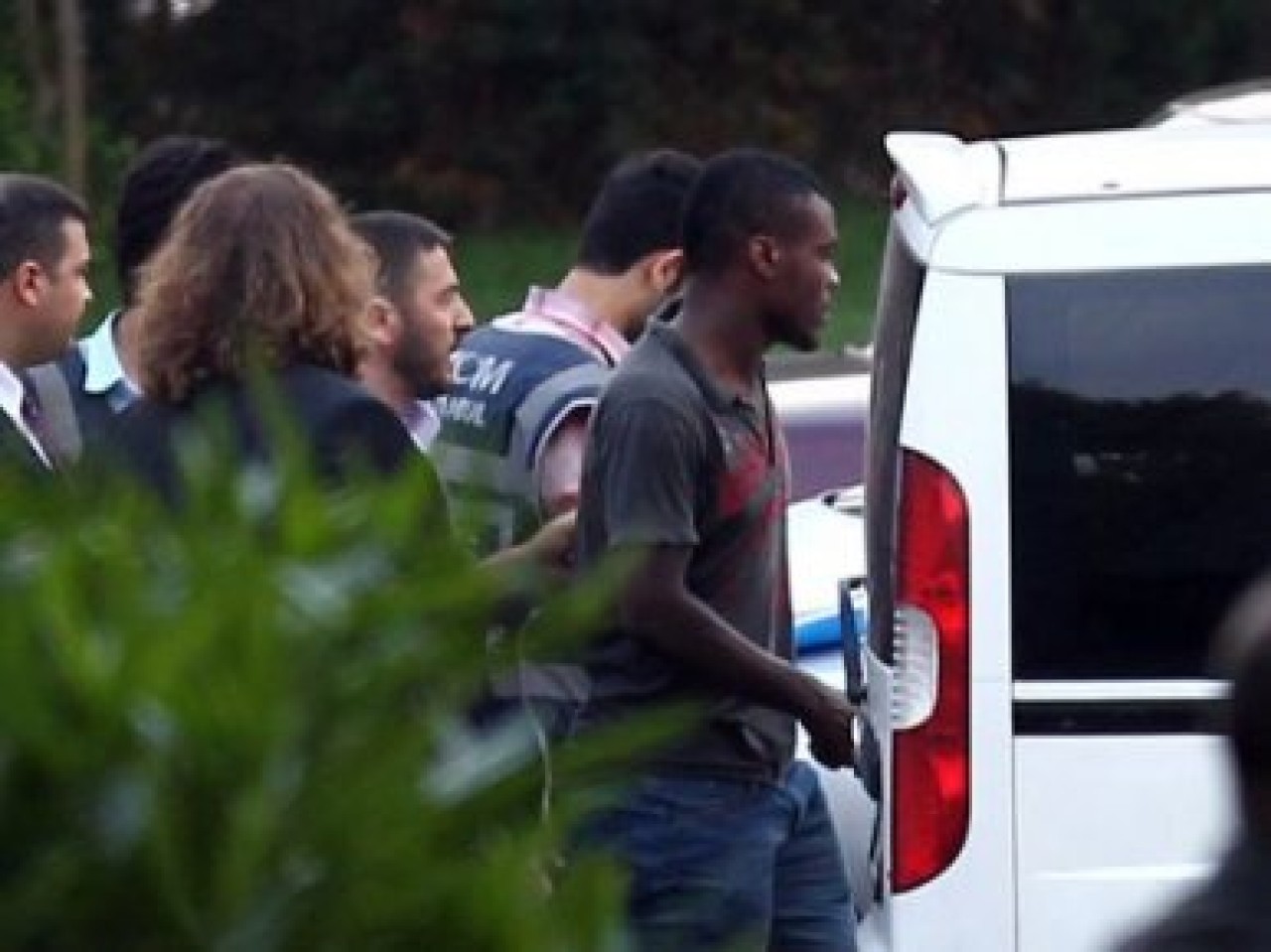 Emenike serbest bırakıldı