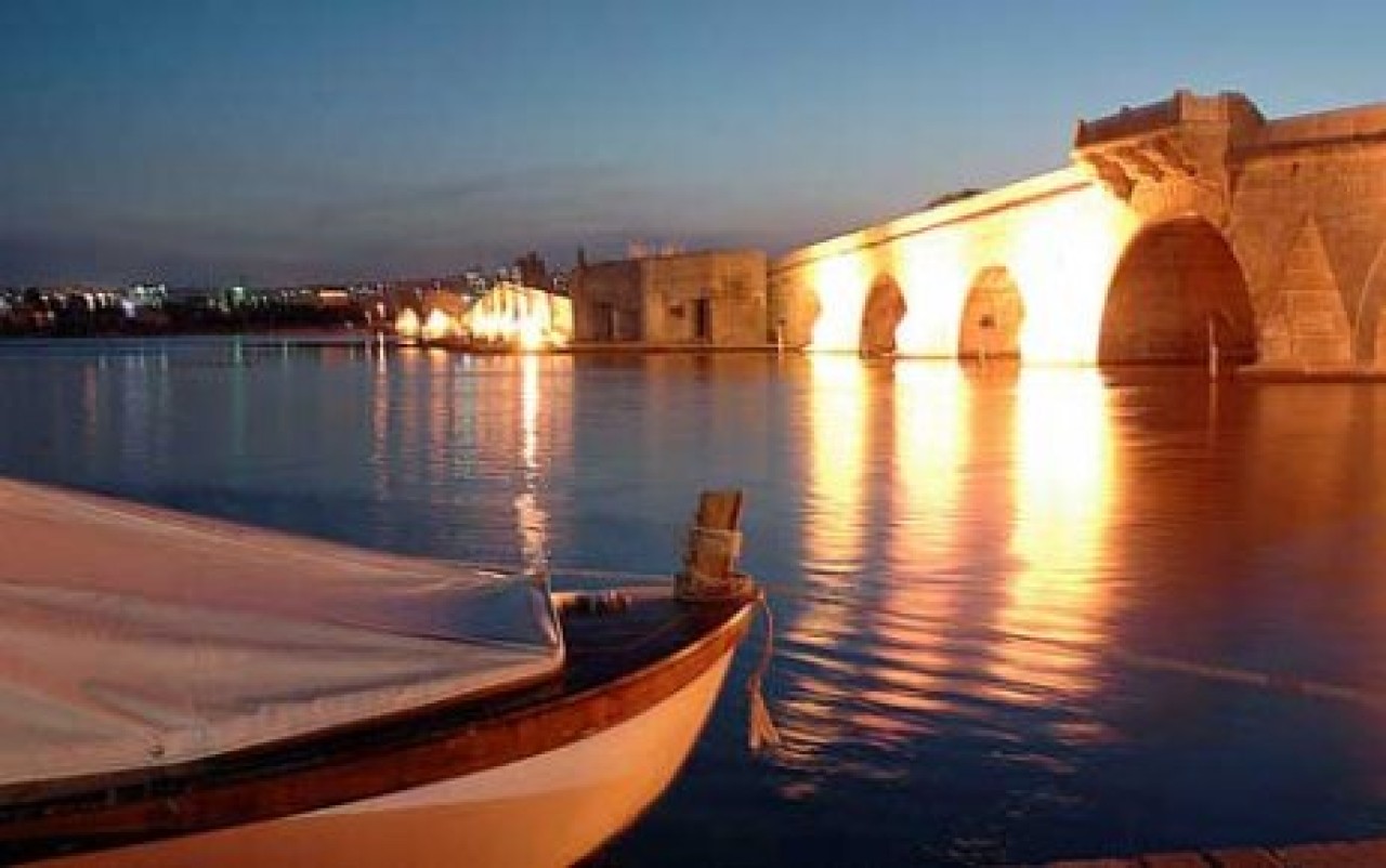 Vatandaş lağım diyor belediye yosun!..