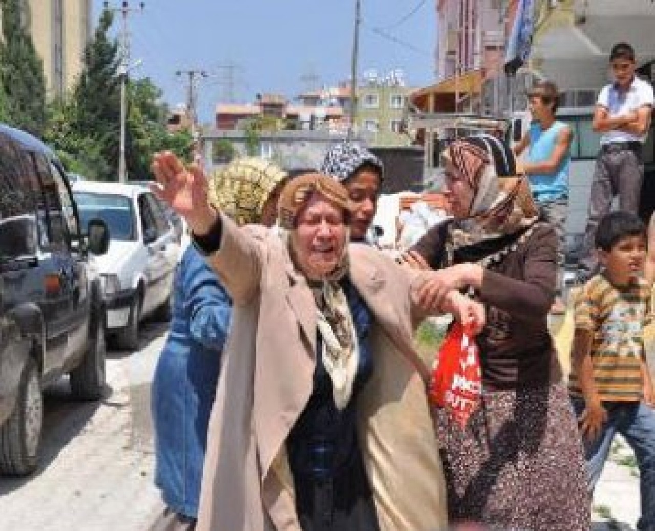 Bir ay önce evlenmiş