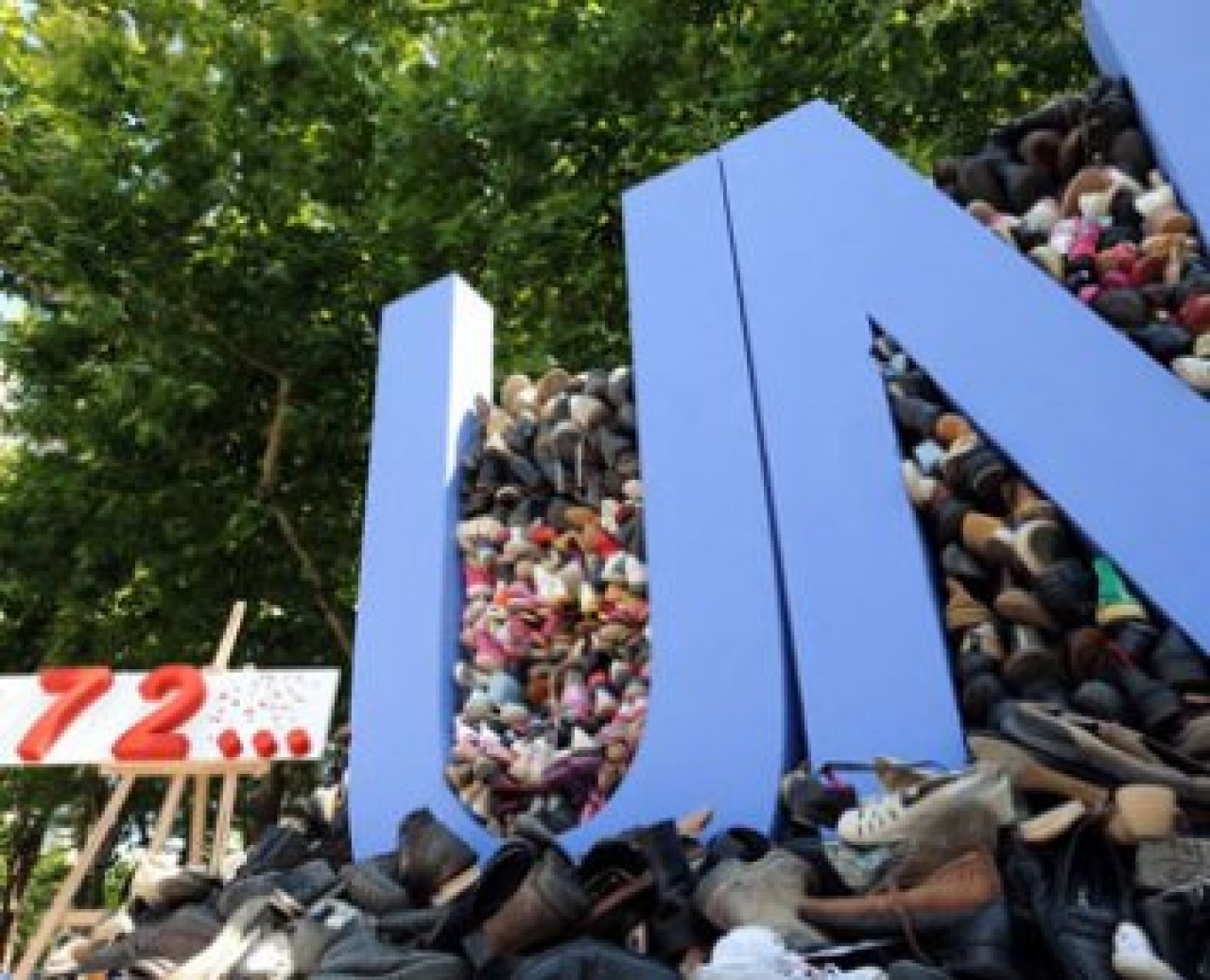 Kullanılmış 8 bin 372 çift ayakkabı ile Srebrenica'ya andılar