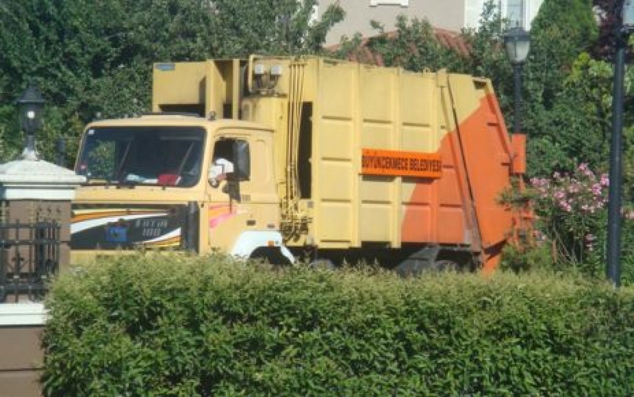 ALKENT 2000’DE ÇÖP SORUNU!