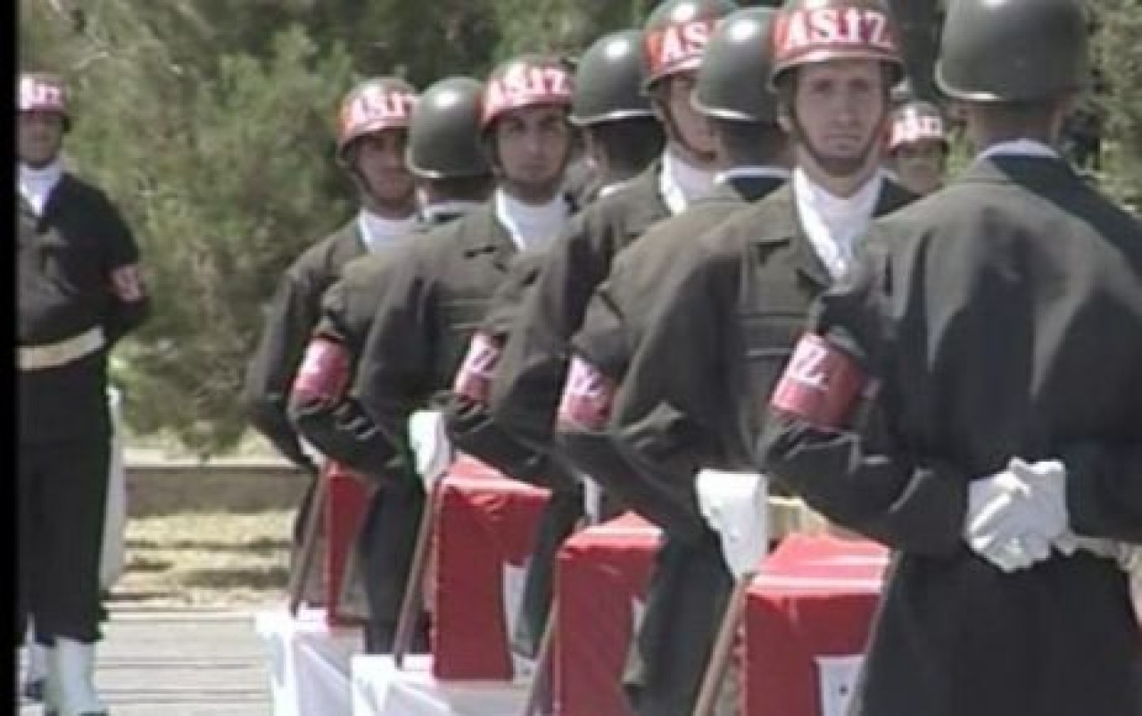 Şarköy şehidine ağlıyor