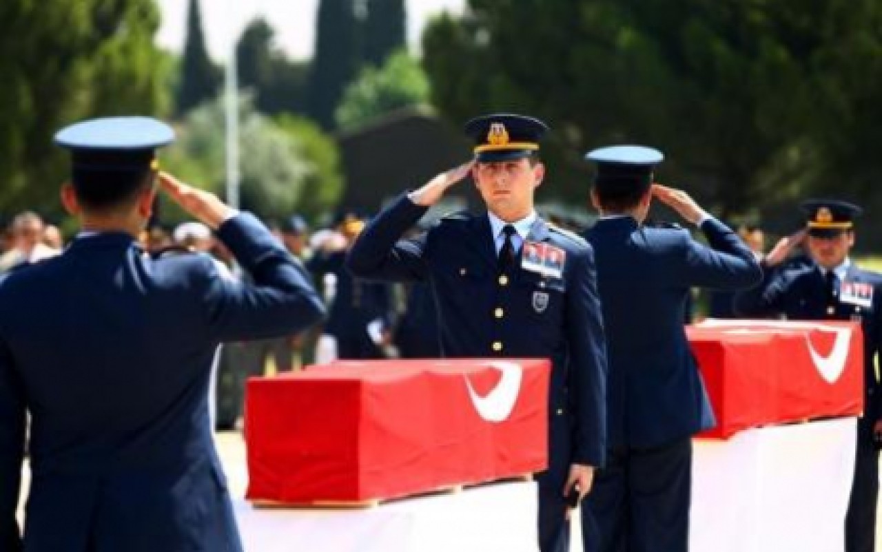 Şehit pilotlar uğurlandı