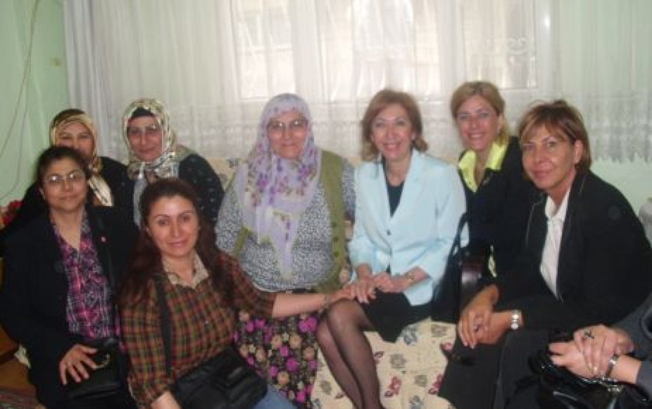 KADINA ŞİDDET UYGULAYANLARIN BİLEKLERİNE DEĞİL BEYİNLERİNE KELEPÇE LAZIM