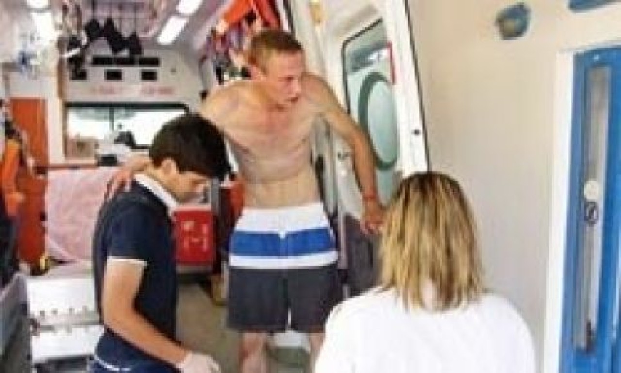 Havuzda kızlara baktın kavgası