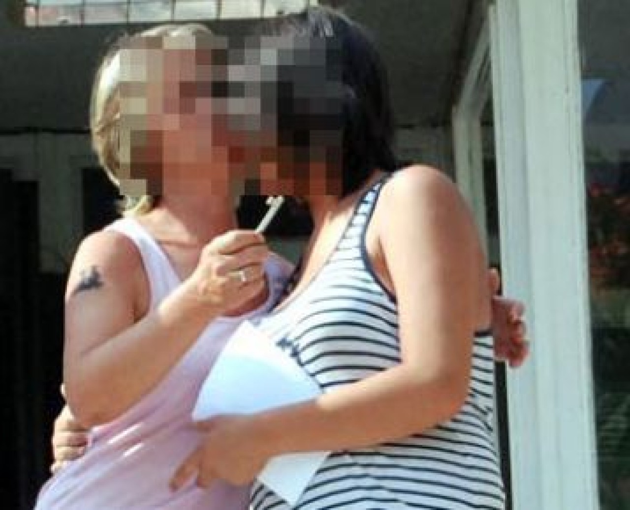 Gözyaşları içinde annesine sarıldı