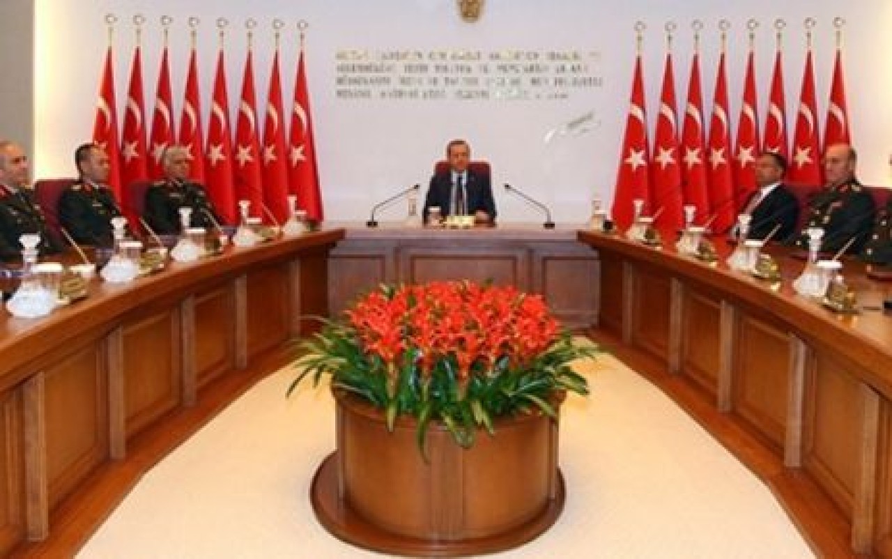 Şahin: "Başbakan tek başına oturmuyor"