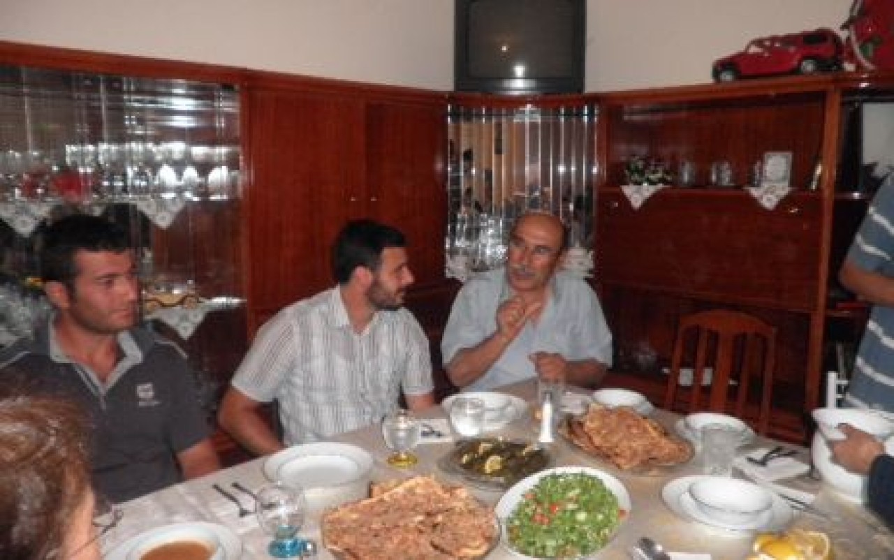 CHP Gençlik Kolları'ndan  'Soframızı Size Getiriyoruz' kampanyası