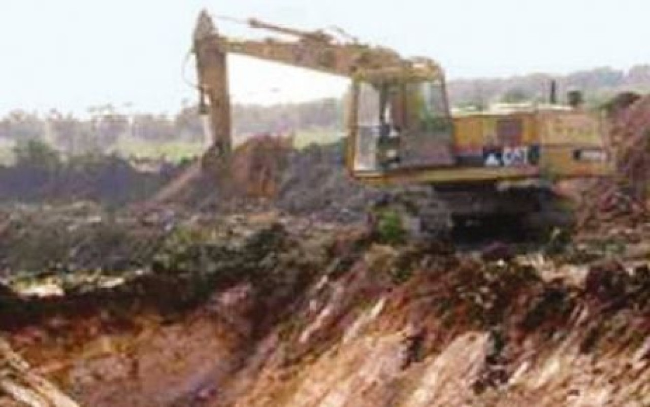 Sınıra hendek adaya asker