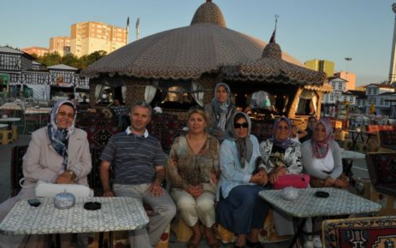 VATANDAŞ İFTARDA BAŞKANIYLA