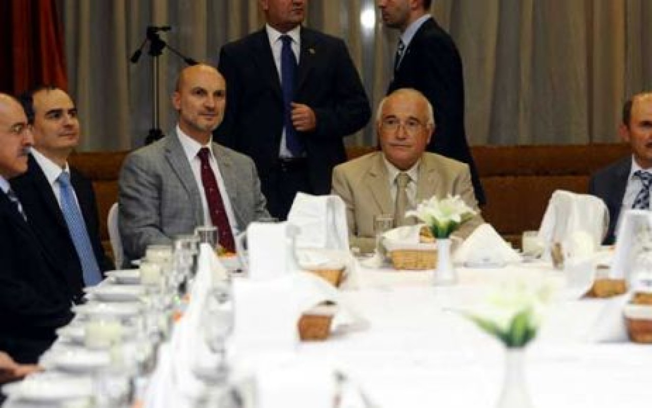 MÜSİAD iftarında soğuk duş