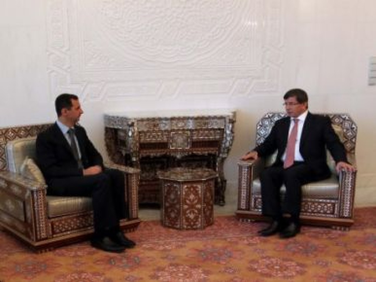 Esad'dan Davutoğlu'na rest