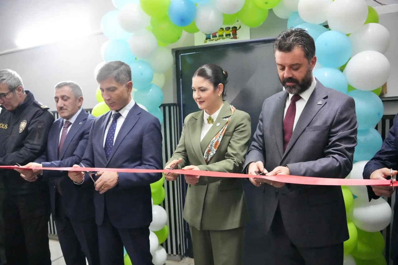 Atıl durumdaki makam odası dersliğe dönüştürüldü;