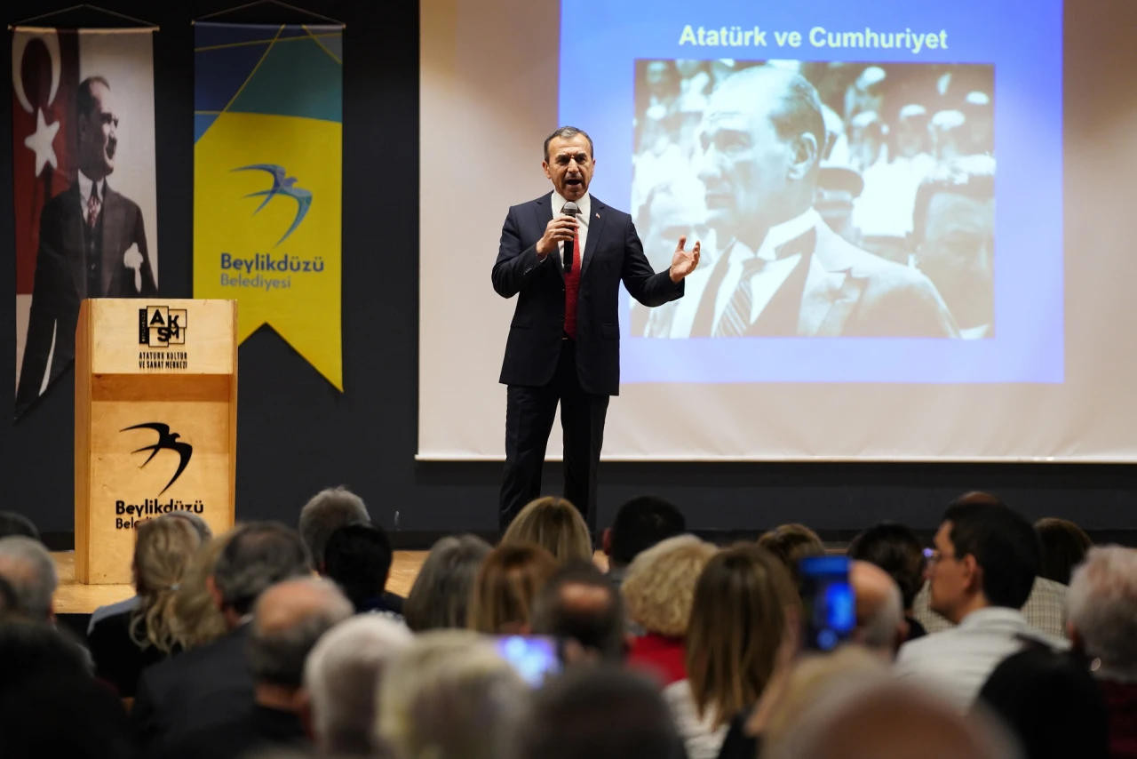 Babüroğlu Atatürk ve Cumhuriyet’i anlattı