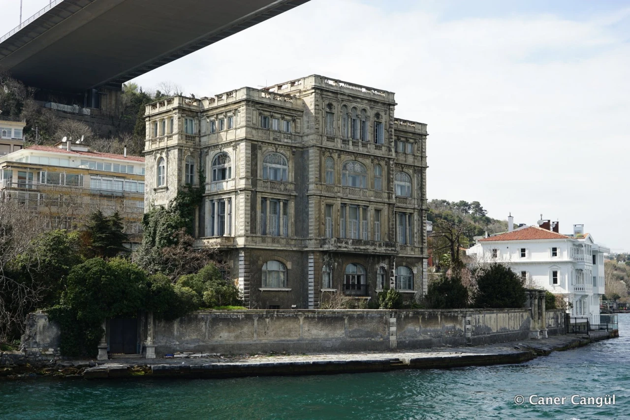 Pahalı yalı satışa çıktı