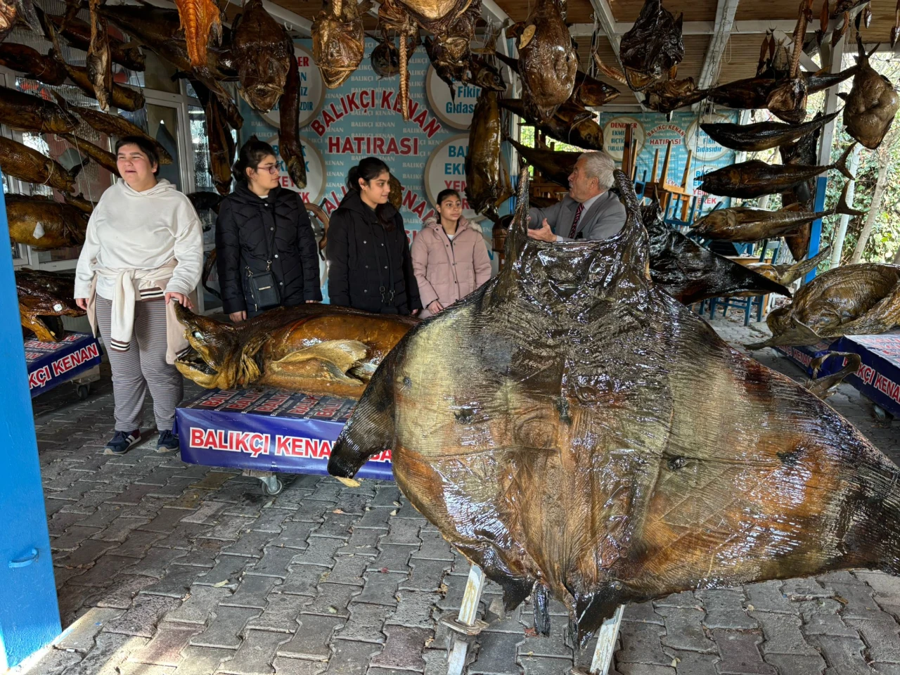 Özel çocuklar Türkiye Deniz Canlıları Müzesi’ni ziyaret etti
