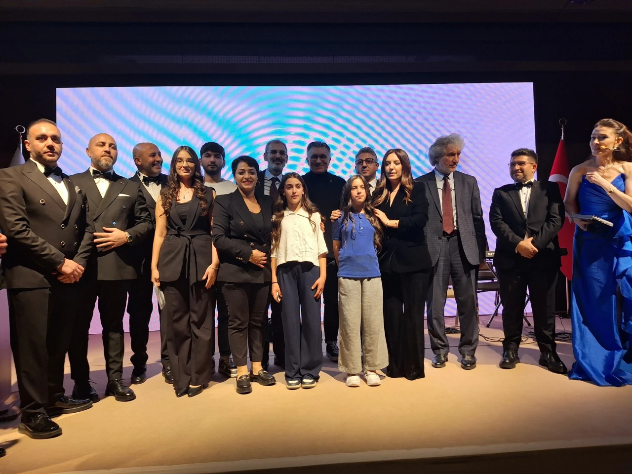 AREV geleneksel eğitime destek gecesi düzenledi