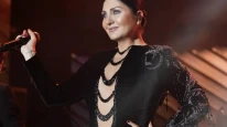 Sibel Can siyah göz kamaştırdı