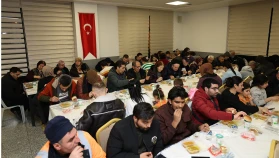 Küçükçekmece’liler, iftar sofralarında bereketi paylaşıyor