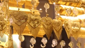 Altında makas açılıyor