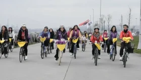 Kürsü kadının, söz geleceğin: emekle değişen toplum