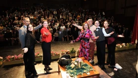 ‘Kral Dairesi’ Cennet Sahnesi’nde Prömiyer Yaptı..