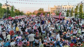 Topkapı Kaleiçi Meydanı'nda Mutlu Çocuk Şenliği Coşkusu Her Akşam Büyüyor