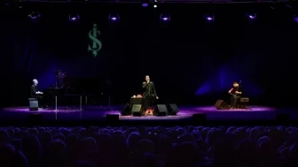Cem Adrian Özel Bir Konserle İş Sanat’taydı
