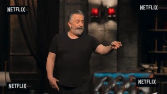 Cem Yılmaz'ın Netflix'te yılbaşı akşamı gösterime giren gösterisi gündeme oturdu.