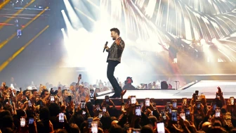 Megastar Tarkan’ın sahnesi günler öncesinden kapalı gişe