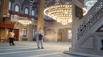 Bayrampaşa’da camiler dezenfekte ediliyor