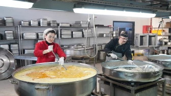 Beylikdüzü’nde Ramazan boyunca sıcak yemek desteği