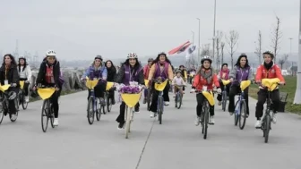 Kürsü kadının, söz geleceğin: emekle değişen toplum