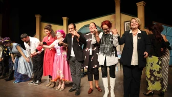 Unutulmaz Eser “Hadi Öldürsene Canikom” Ses Tiyatrosu’nda Prömiyer yaptı