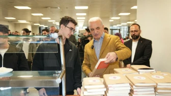 KÜTÜPHANELER HAFTASI’NDA ÜMRANİYE’DE ÖĞRENCİLERE KİTAP SÜRPRİZİ