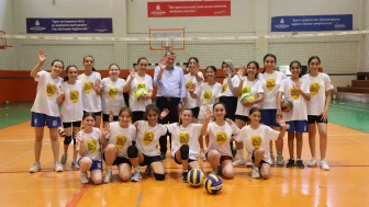 Zeytinburnu Belediyesi tarafından her yıl ücretsiz olarak düzenlenen Yaz Spor Okulları başladı.