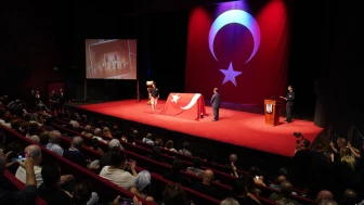 TÜRK TİYATROSUNUN USTA İSMİ ZİHNİ GÖKTAY İÇİN MUHSİN ERTUĞRUL SAHNESİ'NDE TÖREN DÜZENLENDİ!