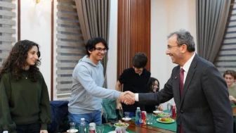 Pendik Belediyesi Öğrencileri Yalnız Bırakmıyor