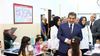 Esenler Belediyesi'nden Miniklere Kırtasiye Desteği