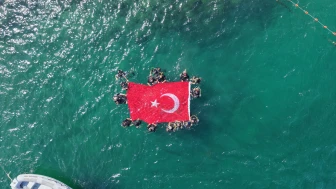 Engelliler, 30 Ağustos Zaferi İçin Su Altı Dalışı Yaptı