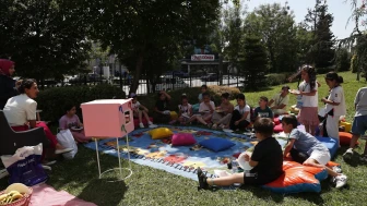 Bağcılar'da Açık Hava Kütüphanesi'ne Yoğun İlgi