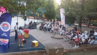 Maltepe'de Çocuk Tiyatroları Neşelendirdi