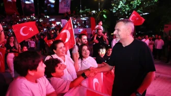 Bayrampaşa'da Coşkulu Kutlama