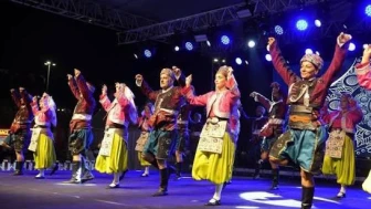 5. Uluslararası Halk Oyunları Festivali Görkemli Bir Törenle Sona Erdi