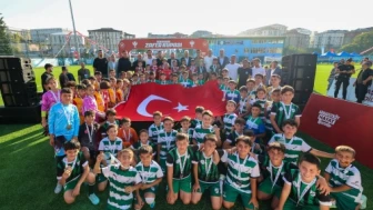 Gençler Zafer Coşkusuyla Mücadele Etti