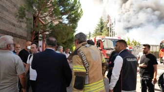 Tuzla'da lojistik depo yangınına belediyeden destek