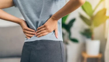 Bel ağrısı bel kaymasının belirtisi olabilir!