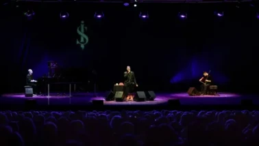 Cem Adrian Özel Bir Konserle İş Sanat’taydı