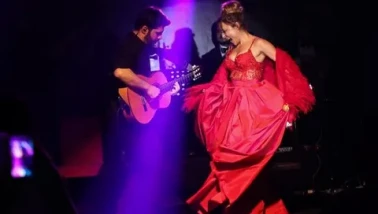 Ziynet Sali’den Kırmızı Elbiseli Alev Alev Paylaşım!