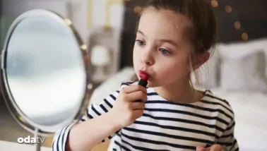 Çocuklarda makyaj yaşı çok küçük yaşlara indi!!!